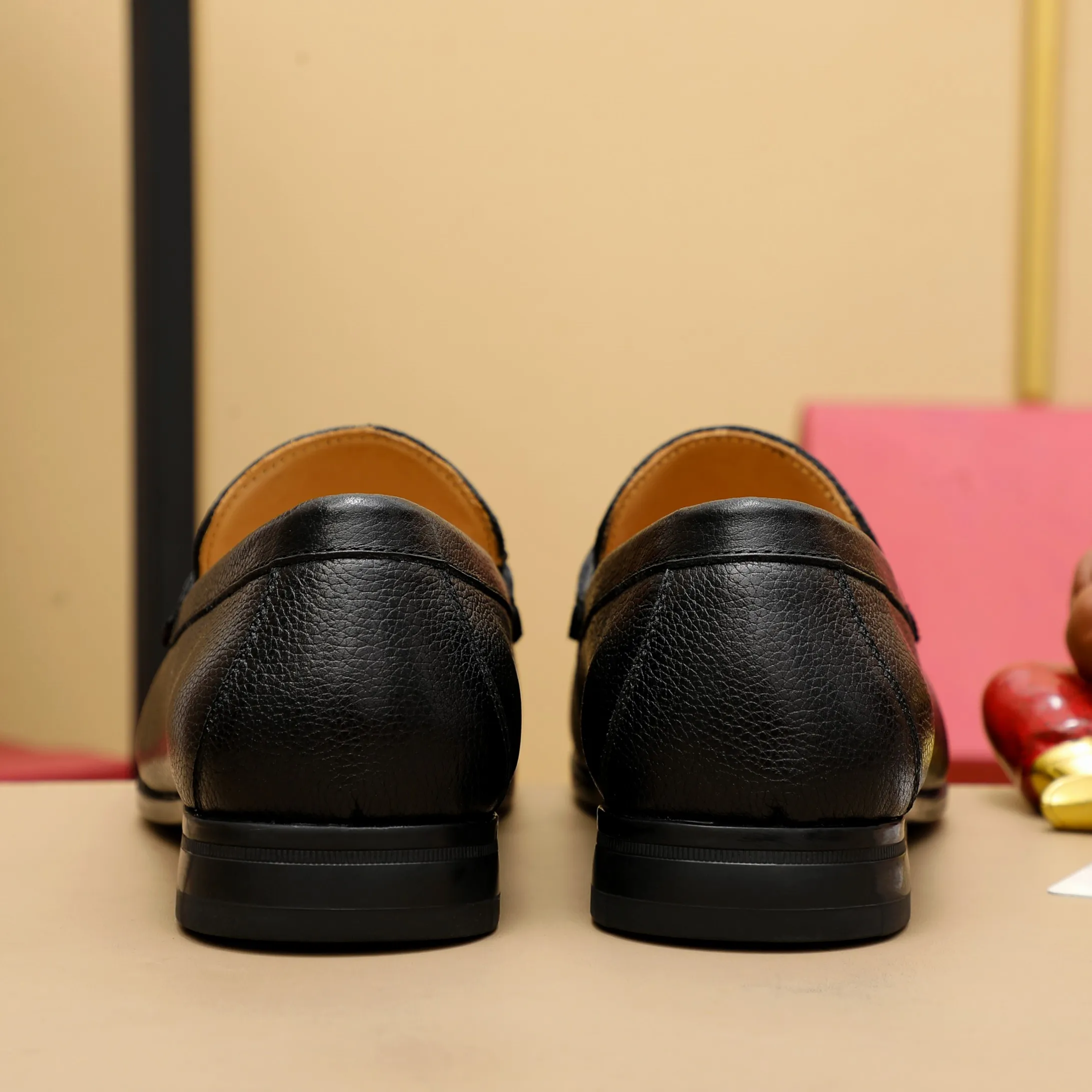 Men's clothing and shoes 💰460 🔥Ferragamo's new men's casual slip-on shoes🇨🇳Official website original 1:1 mold opening, original quality💯Fine workmanship, high-end luxury☘The upper is made of imported Italian first-layer cowhide🌴Luxury🐂leather lining🍓Rubber wear-resistant and non-slip outsole, breathable and comfortable to wear🍍The first choice for high-end men, black, size 38-45